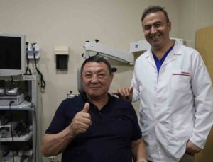 Ülkesinde ’göz tümörüsün’ denilen hasta, Antalya’da 1,5 saate sağlığına kavuştu