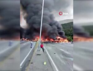 Venezuela’daki trafik kazasında 16 araç küle döndü: 8 ölü, 14 yaralı
