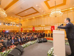 Yeniden Refah Partisi belediye başkan adaylarını tanıttı