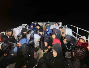 Yunanistan’ın ölüme ittiği 57 düzensiz göçmen kurtarıldı