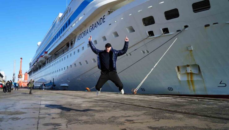 Yüzlerce Rus turisti taşıyan kruvaziyer gemi Rusya’dan Samsun’a geldi