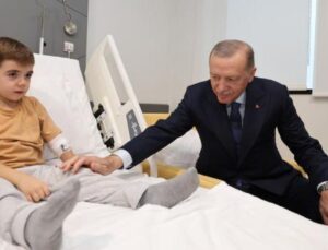 Erdoğan kent hastanesinin açılışını yaptı, tedavi gören çocukları ziyaret etti