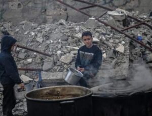 Gazze’de kıtlık: Filistinliler hayvan yemi ve otlarla hayatta kalmaya çalışıyor