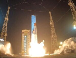 İran uzaya birinci sefer tıpkı anda 3 uydu gönderdi