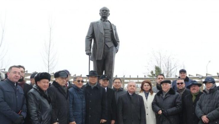 Kazakistan’ın Almatı kentinde Atatürk heykeli merasimle açıldı