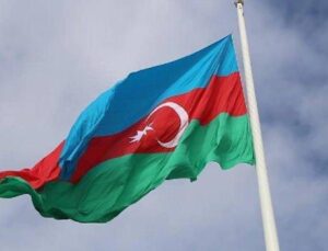 Azerbaycan cumhurbaşkanını seçiyor! Aliyev oyunu kullandı