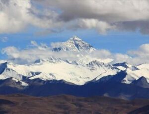 Everest dağını kokutmayı ‘başardılar!’