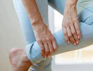 Huzursuz bacak sendromu belirtileri nelerdir? Huzursuz bacak sendromu nasıl geçer, ne uygun gelir?