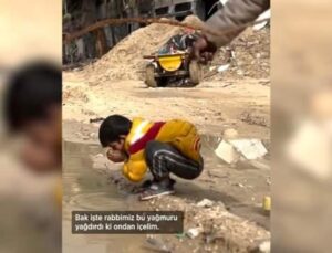 İsrail’in aç ve susuz bıraktığı Gazzeliler suyu, çamurlu yağmur birikintilerinden içiyor