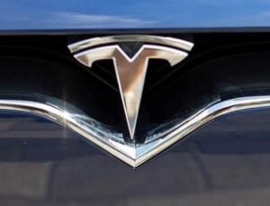 Tesla’ya 1,5 milyon dolarlık tehlikeli atık cezası