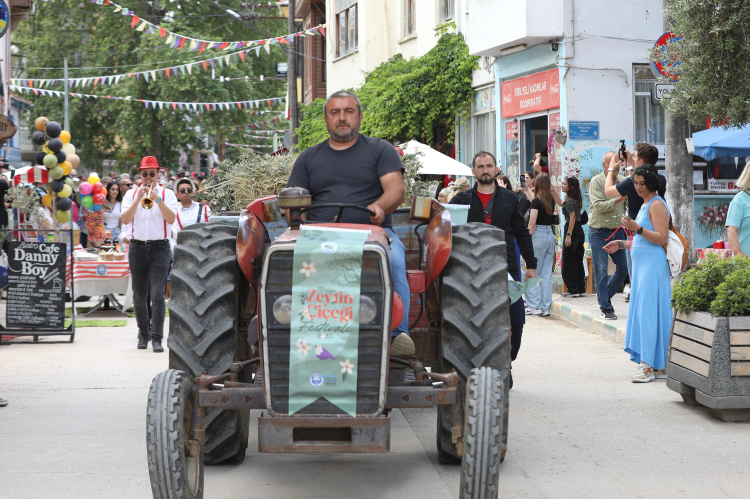 Muazzam Bir Kültürel ve Lezzet Dolu Etkinlik: Tirilye Zeytin Çiçeği Festivali