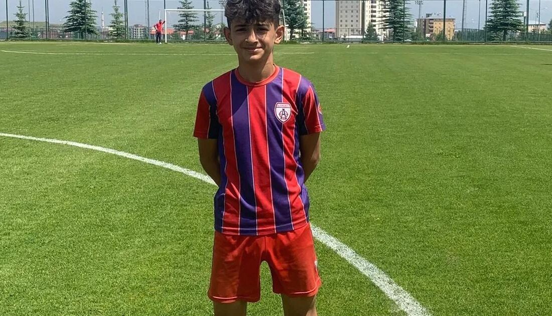 Artvinli genç futbolcu, uluslararası arenada gösterdiği performansla göz dolduruyor ve