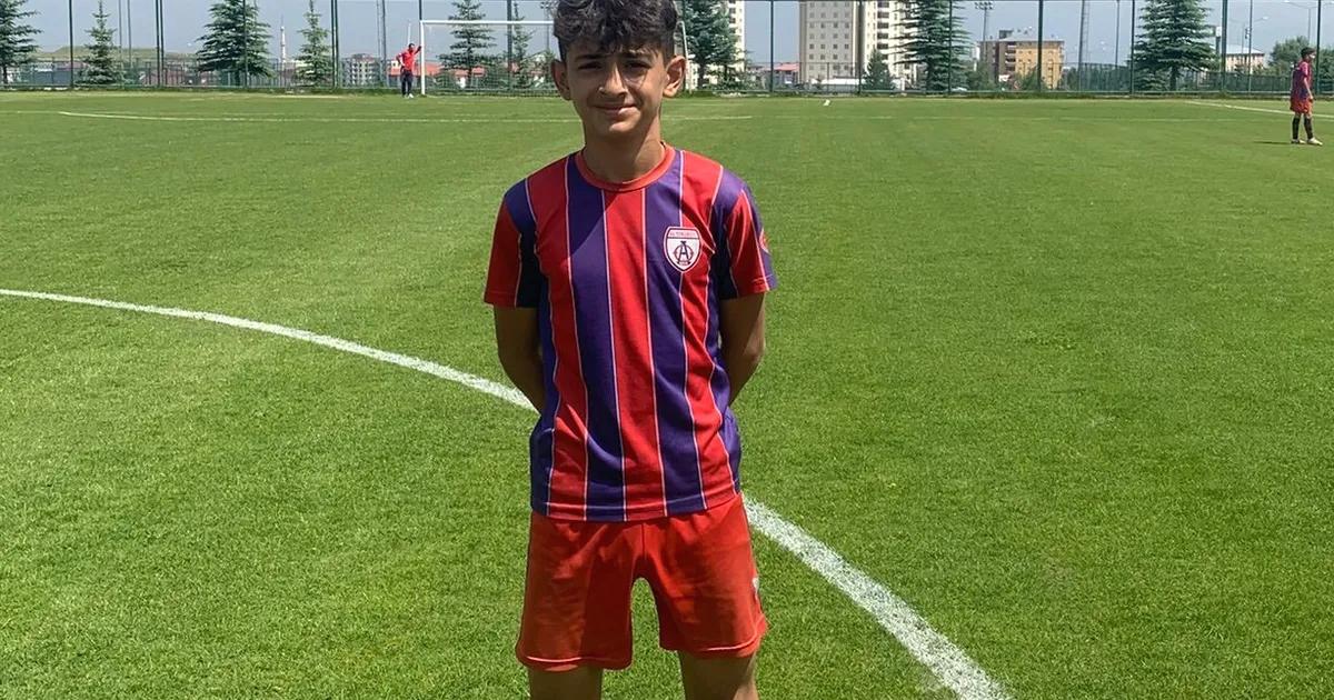 Artvinli genç futbolcu, uluslararası arenada gösterdiği performansla göz dolduruyor ve