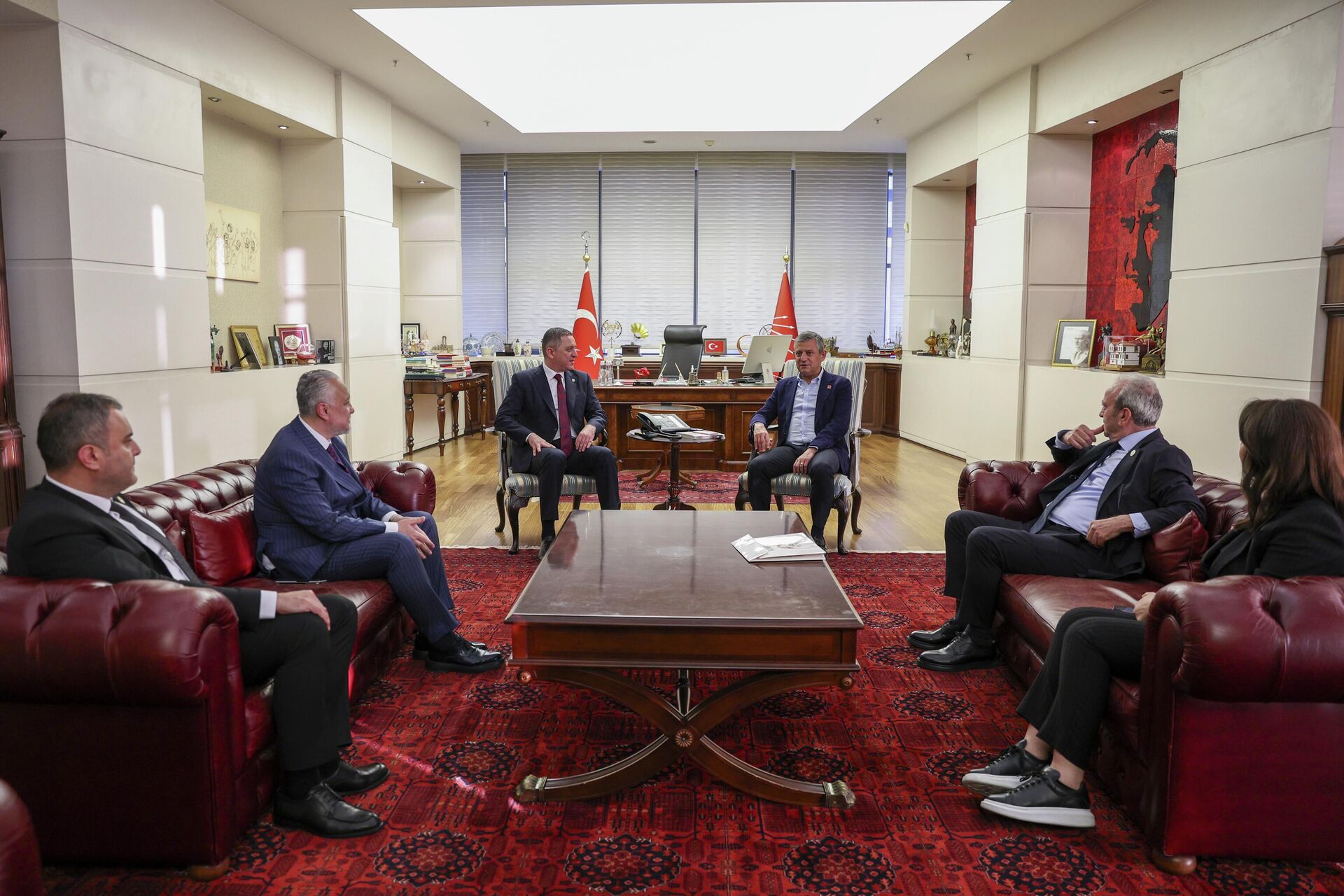 Başkentte CHP Binası Güvenlik Çalışmalarıyla Çevrildi