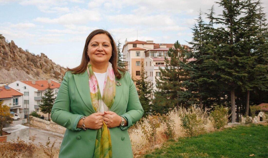 Burcu Köksal AK Parti'ye katılıyor, CHP'den ihraç talebi gündemde. Güncel
