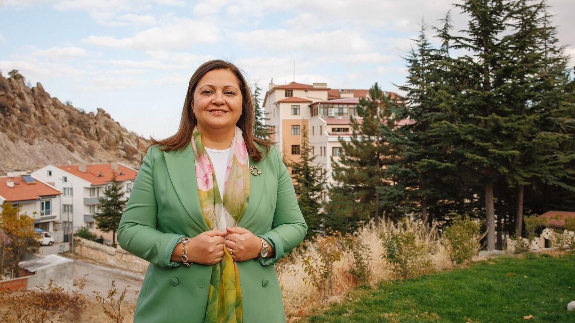 Burcu Köksal AK Parti'ye katılıyor, CHP'den ihraç talebi gündemde. Güncel