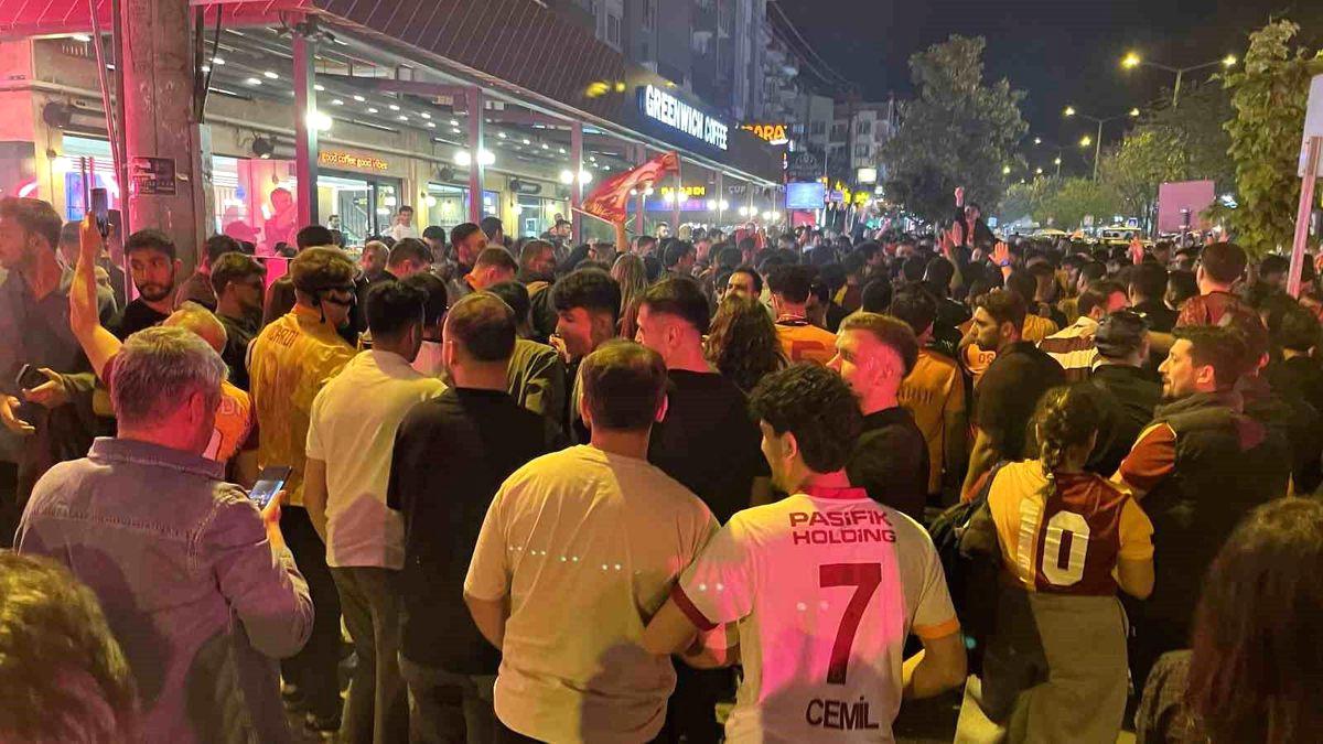 Bursa Görükle'de gerçekleşen şampiyon kutlamalarıyla gurur ve coşkunun birleştiği anlamlı