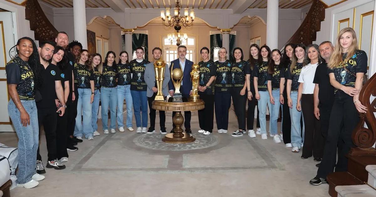 Bursa kadın hentbol takımı, büyük başarı elde ederek önemli bir
