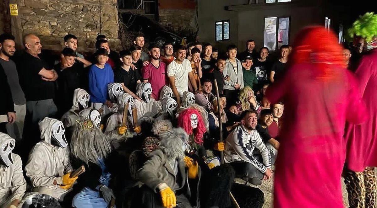 Bursa Orhaneli'nde düzenlenen geleneksel 'Çeteler ve Develer' etkinliği, kültürel miraslarımızı