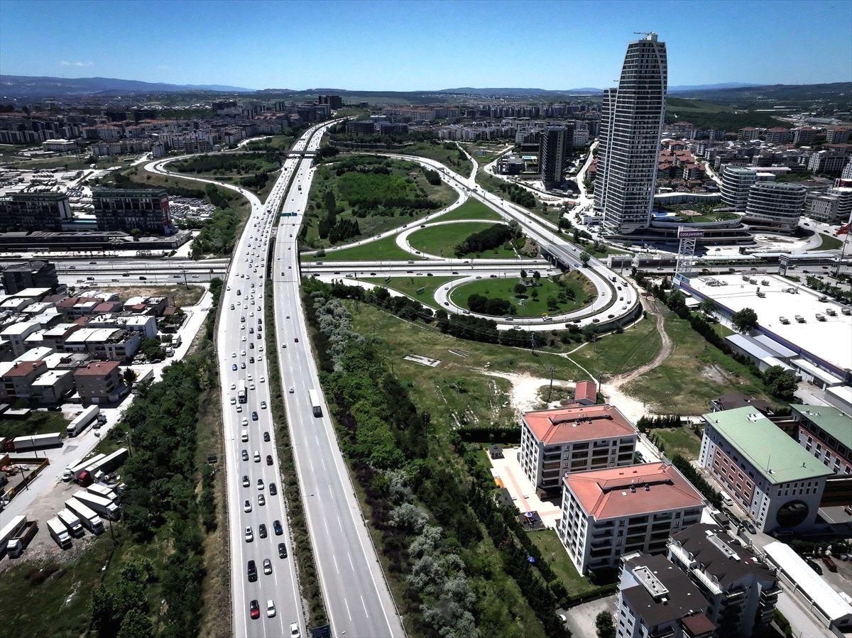 Bursa Otoyolu'nda Kurban Bayramı nedeniyle yaşanan yoğunluk ve tatil trafiği