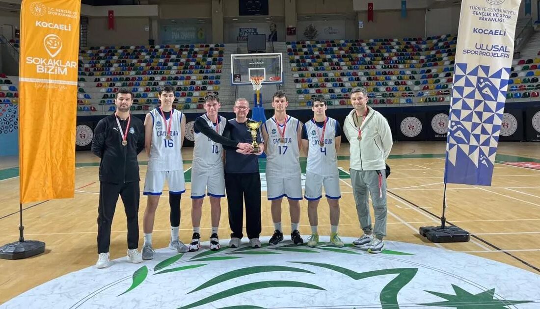 Bursa'da düzenlenen 3x3 basketbol şampiyonasında Çayırova Belediyesi üstün performansıyla şampiyon