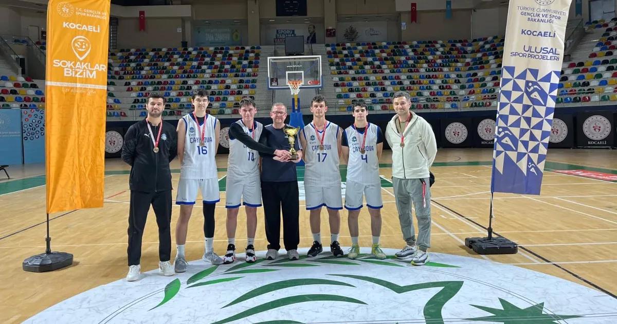 Bursa'da düzenlenen 3x3 basketbol şampiyonasında Çayırova Belediyesi üstün performansıyla şampiyon