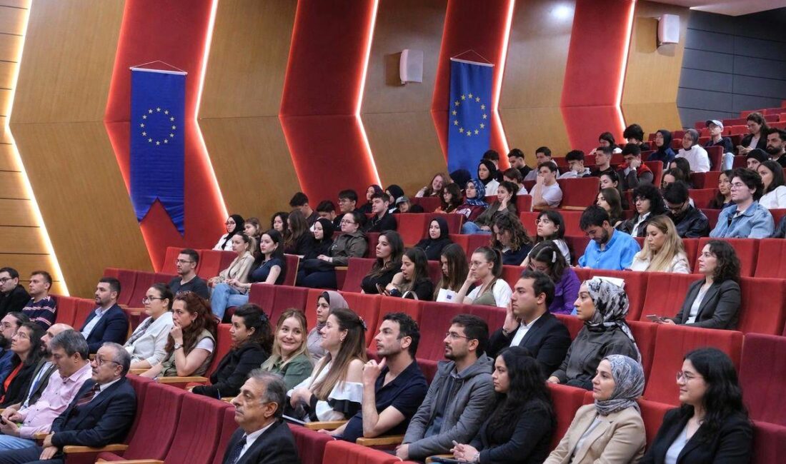 Bursa'da AB gençlik fırsatları tanıtıldı. Gençlere yönelik fırsat ve destekler