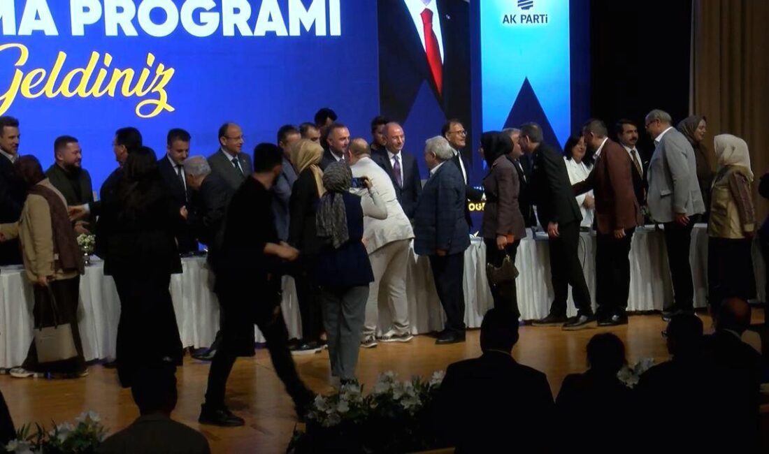 Bursa'da gerçekleşen AK Parti Bayramlaşması etkinliğiyle partililer ve vatandaşlar bir