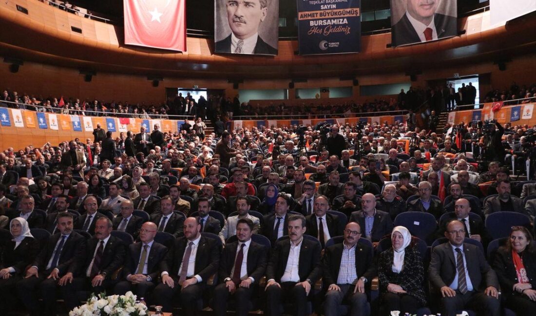 Bursa'da AK Parti mahalle başkanları toplantısı, partinin yerel yönetim stratejilerini