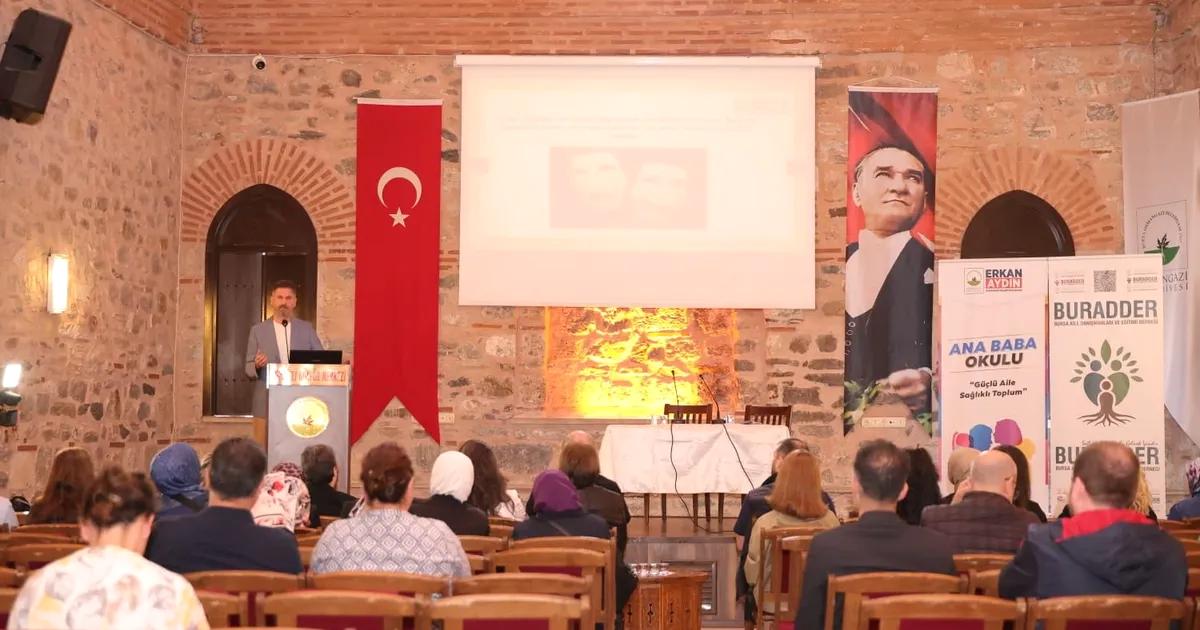 Bursa'daki Ana Baba Okulu eğitim programı başarıyla tamamlandı. Aileler ve