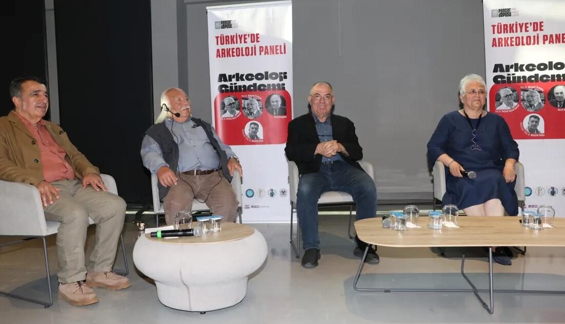 Bursa'da gerçekleştirilen Arkeoloji Gündemi Paneli, arkeoloji alanındaki güncel gelişmeler ve