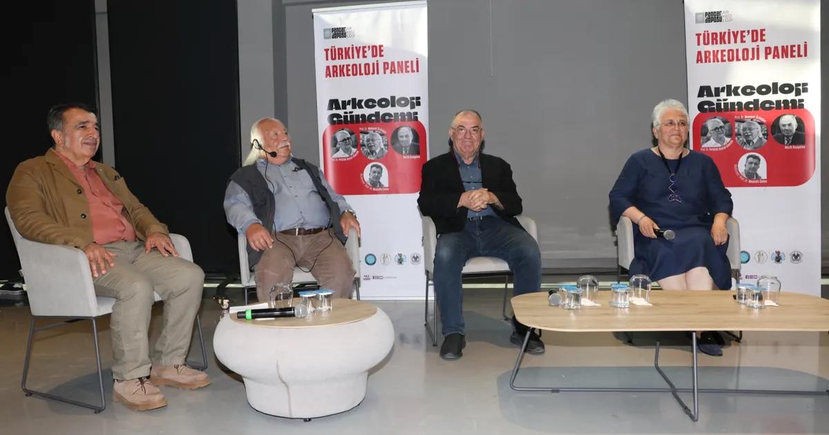 Bursa'da gerçekleştirilen Arkeoloji Gündemi Paneli, arkeoloji alanındaki güncel gelişmeler ve