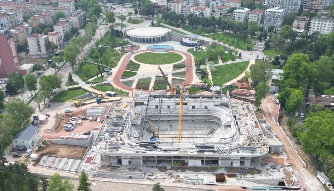 Bursa'da Atatürk Spor Salonu yeniden inşa edilerek, modern tesislerle spor
