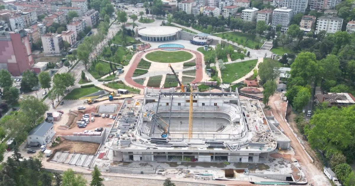 Bursa'da Atatürk Spor Salonu yeniden inşa edilerek, modern tesislerle spor