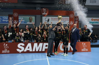 Bursa'da Basketbol Sezonu Finali Zaferi