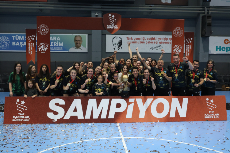 Bursa'da Basketbol Sezonu Finali Zaferi
