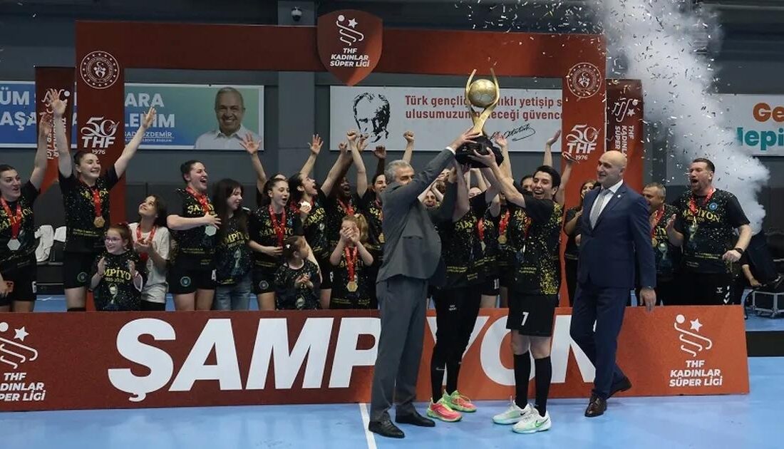 Bursa'da gerçekleşen basketbol sezonu finali zaferi ile büyük heyecan ve