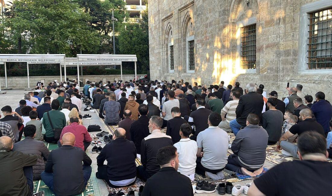 Bursa'da Bayram Namazı coşkusu ve gelenekleri hakkında detaylı bilgi. Bayramın