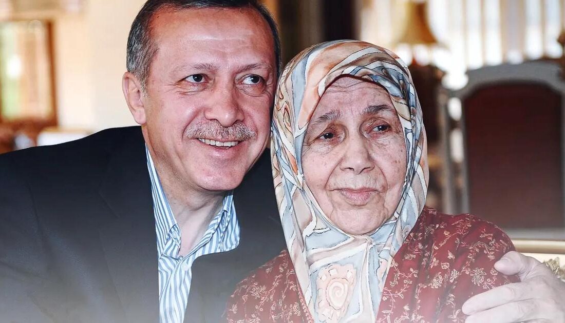 Bursa’da gerçekleştirilen büyük halk toplantısı, vatandaşların katılımıyla önemli kararların alındığı,