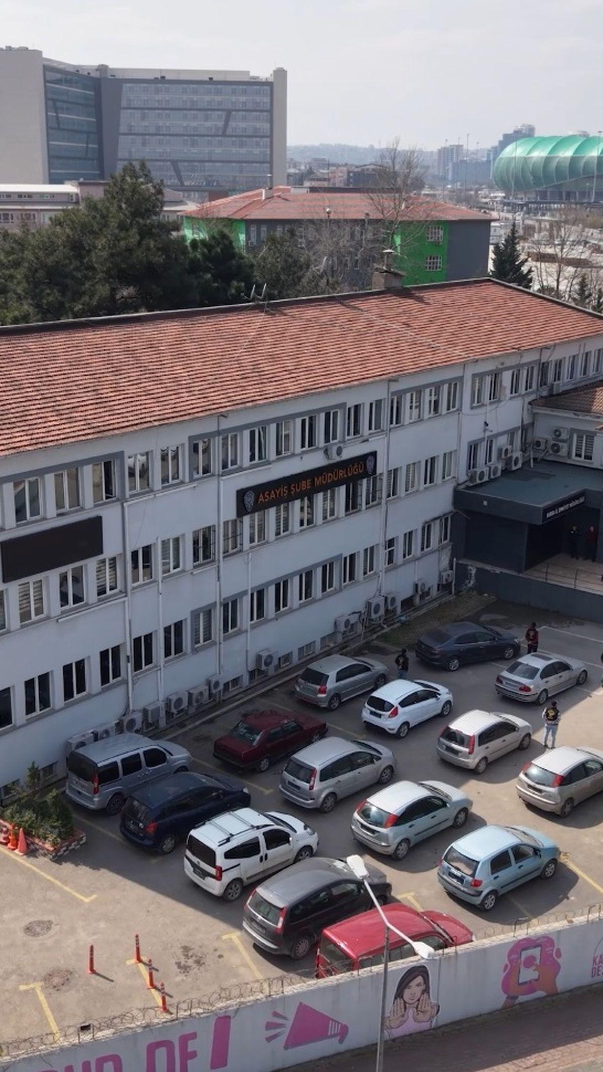 Bursa'da gerçekleştirilen çalıntı ve hacizli araç operasyonları hakkında detaylı bilgi.