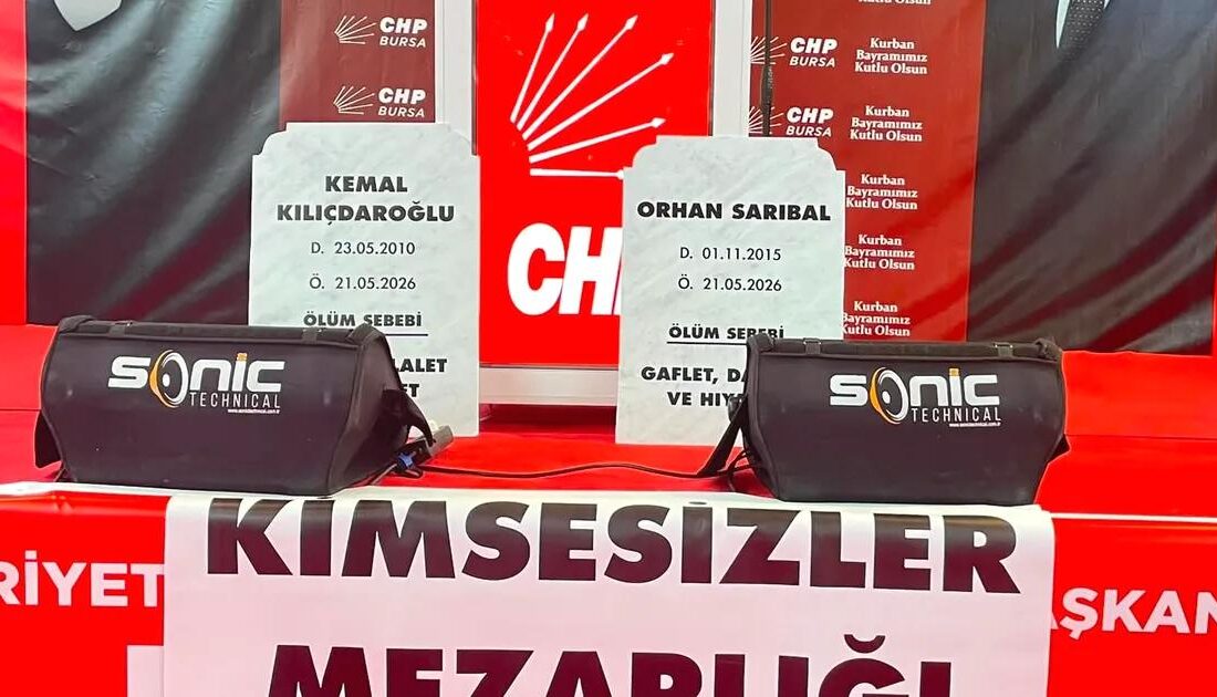 Bursa'da CHP'nin bayramlaşma programıyla vatandaşlar bir araya geliyor. Resmi ve