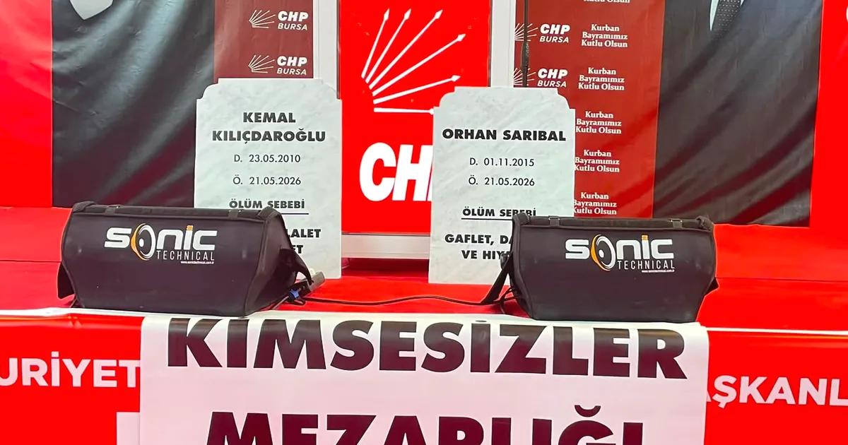 Bursa'da CHP'nin bayramlaşma programıyla vatandaşlar bir araya geliyor. Resmi ve