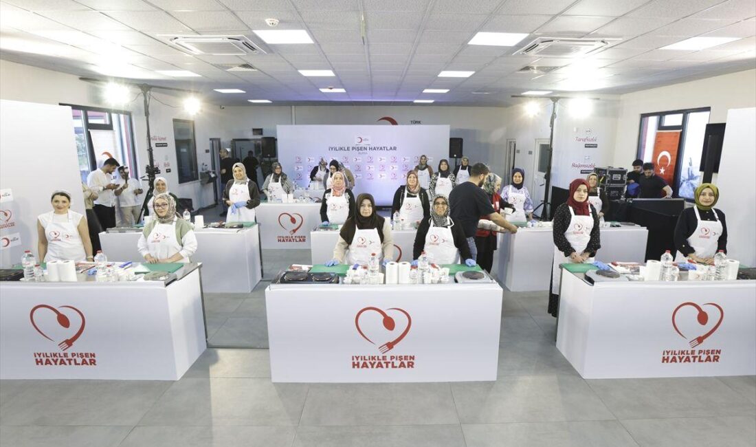 Bursa'da depremzedelere yönelik düzenlenen aşçılık atölyesi ile mesleki beceriler kazandırılarak