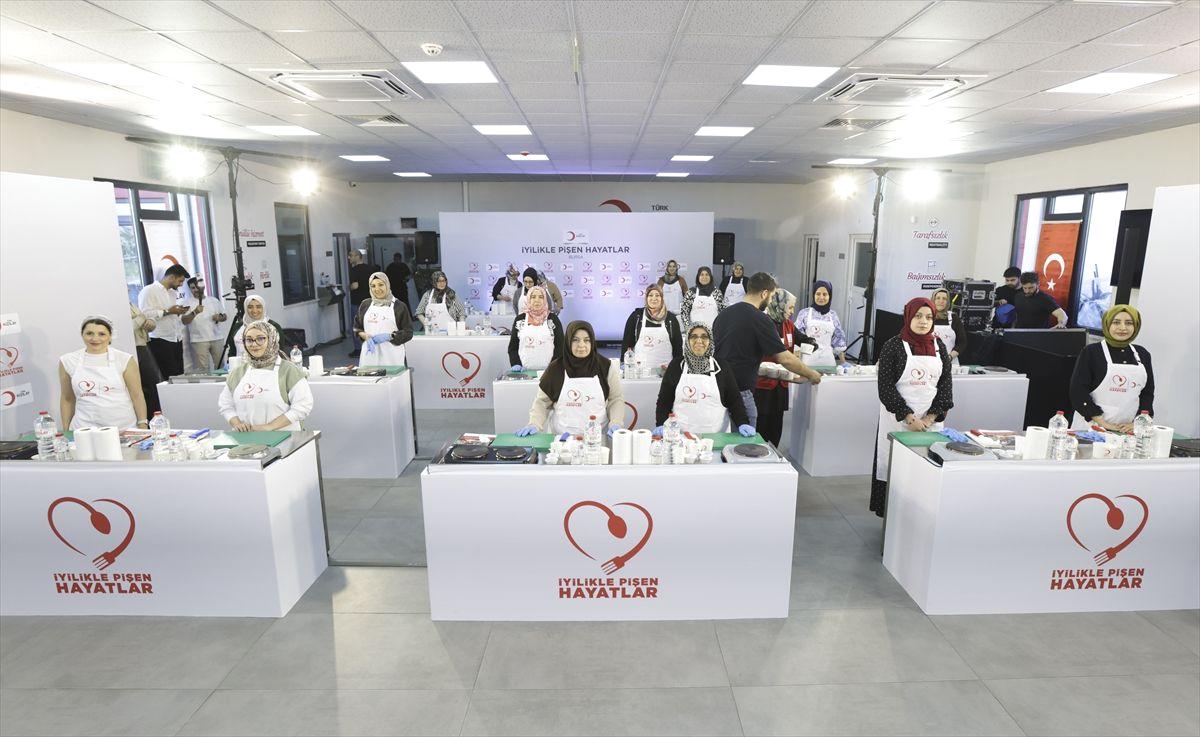 Bursa'da depremzedelere yönelik düzenlenen aşçılık atölyesi ile mesleki beceriler kazandırılarak