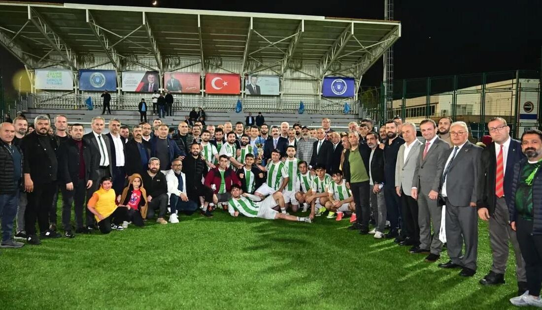 Bursa'da düzenlenen Dernekler Turnuvası'nda kazanılan zafer, birliğin ve başarının simgesi