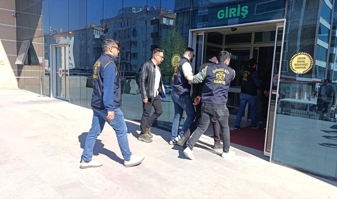 Bursa'da dolandırıcılar çetesi başarıyla çökertildi. Detaylar ve emniyet açıklamaları için