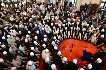 Bursa’da Erguvan Bayramı Coşkusu