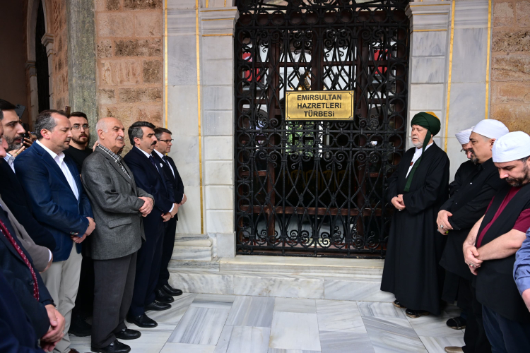 Bursa’da Erguvan Bayramı Coşkusu