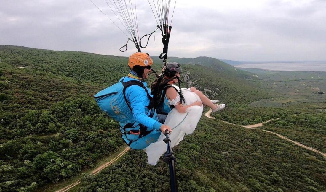 Bursa'da düzenlenen Gelinlikle Yamaç Paraşütü Şöleni ile adrenalin ve güzellikleri