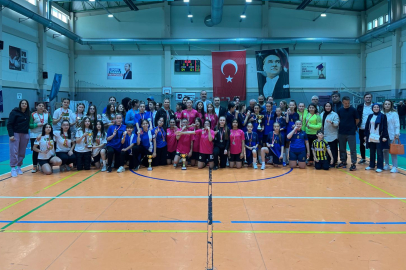 Bursa'da Genç Atletler Şampiyona Yaptı